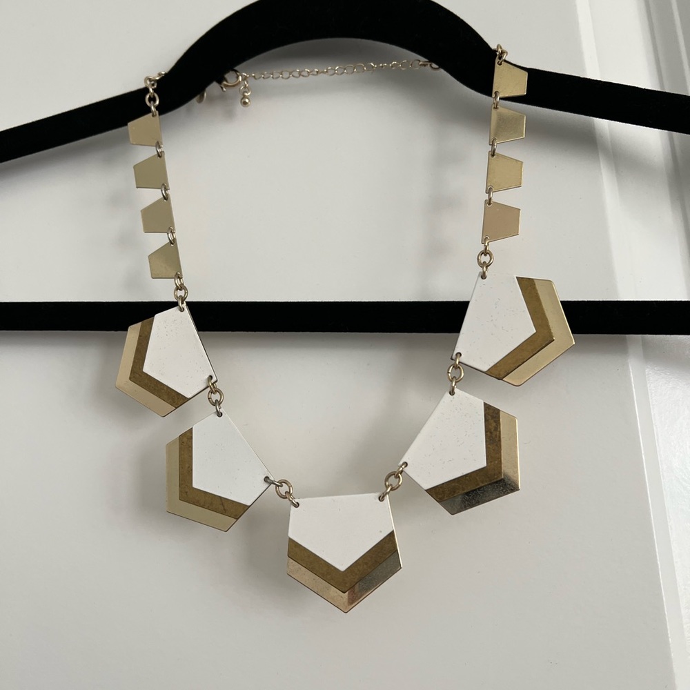 White/Gold short necklace